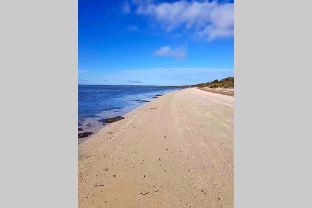 Leeward 'Tranquil Beachfront' Кингскот Экстерьер фото